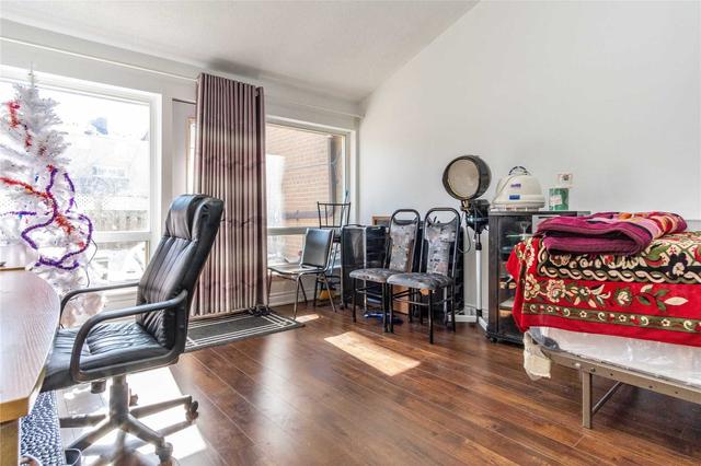 225 - 260 John Garland Blvd, Townhouse with 4 bedrooms, 3 bathrooms and 1 parking in Toronto ON | Image 7