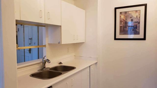 lph05 - 25 Grenville St, Condo with 1 bedrooms, 1 bathrooms and 1 parking in Toronto ON | Image 2