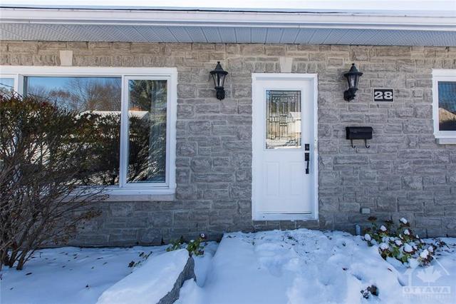 28 Appleford Street, House detached with 2 bedrooms, 2 bathrooms and 6 parking in Ottawa ON | Image 3