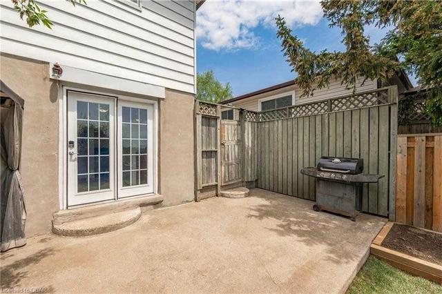 33 Mcilwraith Cres, House semidetached with 2 bedrooms, 2 bathrooms and 3 parking in Guelph ON | Image 16