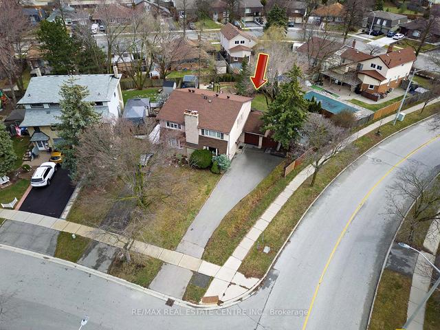 6935 Cherbourg Gdns, House semidetached with 3 bedrooms, 3 bathrooms and 7 parking in Mississauga ON | Image 12