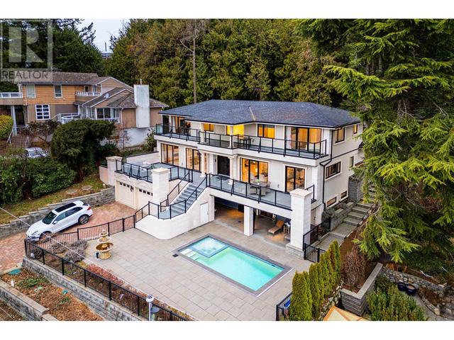 863 Younette Drive, House detached with 7 bedrooms, 7 bathrooms and 4 parking in West Vancouver BC | Image 1