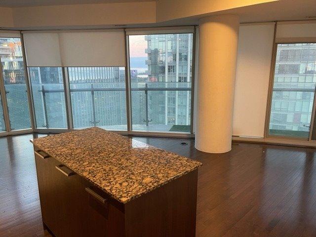 4202 - 12 York St, Condo with 2 bedrooms, 2 bathrooms and 1 parking in Toronto ON | Image 19