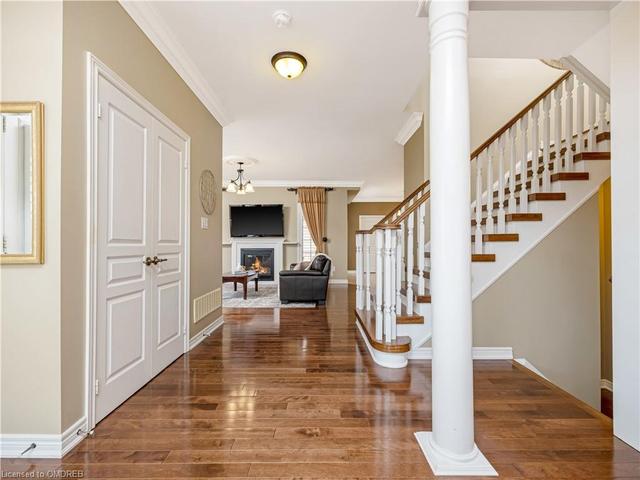 343 Dalgleish Crescent Garden, House semidetached with 4 bedrooms, 3 bathrooms and 6 parking in Milton ON | Image 4