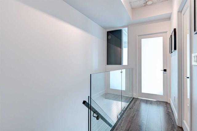 1021 - 333 Adelaide St E, Condo with 2 bedrooms, 2 bathrooms and 1 parking in Toronto ON | Image 3