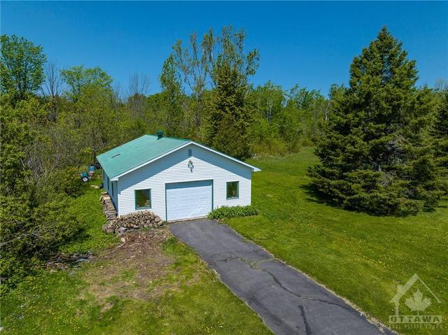 19963 Kenyon Concession 1 Road, House detached with 3 bedrooms, 1 bathrooms and 10 parking in North Glengarry ON | Image 27