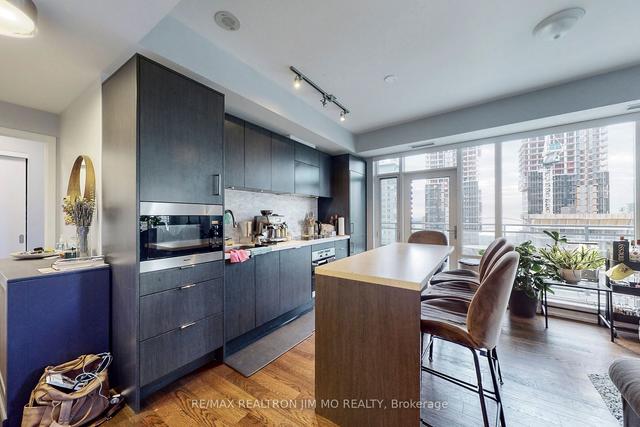 2411 - 21 Widmer St, Condo with 2 bedrooms, 2 bathrooms and 1 parking in Toronto ON | Image 34