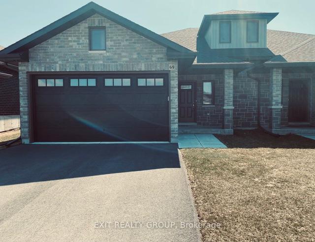 69 Hillside Meadow Dr, House semidetached with 2 bedrooms, 2 bathrooms and 6 parking in Quinte West ON | Image 1