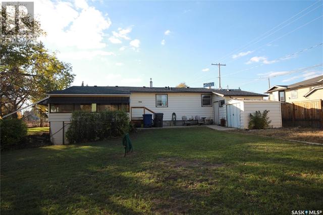 92 24th Street, House detached with 4 bedrooms, 2 bathrooms and null parking in Battleford SK | Image 39