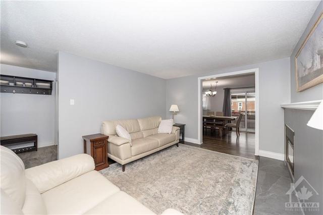 59 Newbury Avenue, Home with 4 bedrooms, 2 bathrooms and 3 parking in Ottawa ON | Image 5