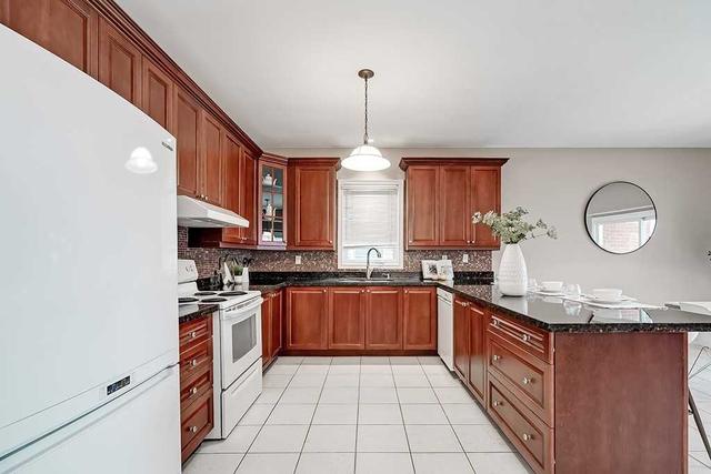 2567 Felhaber Cres, House detached with 3 bedrooms, 2 bathrooms and 4 parking in Oakville ON | Image 5