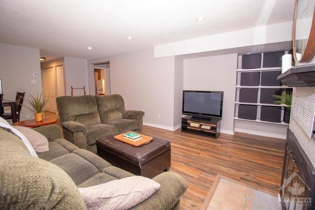 1 - 244 Charlotte Street, Condo with 2 bedrooms, 2 bathrooms and 1 parking in Ottawa ON | Image 5
