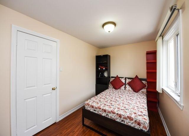 11 Townhouse Cres, Townhouse with 3 bedrooms, 2 bathrooms and 2 parking in Brampton ON | Image 9