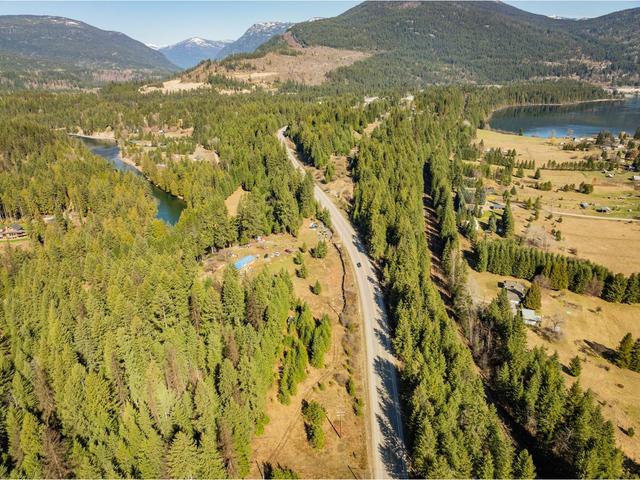 2621 Highway 3a, House detached with 2 bedrooms, 1 bathrooms and null parking in Central Kootenay I BC | Image 41