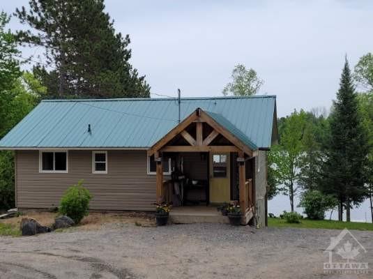 40489 Combermere Road, House detached with 3 bedrooms, 2 bathrooms and 4 parking in Madawaska Valley ON | Image 2