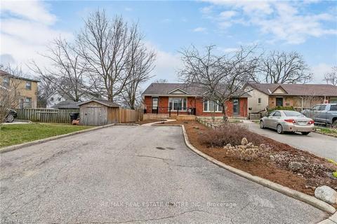 111 Marmel Crt, House semidetached with 2 bedrooms, 2 bathrooms and 4 parking in Cambridge ON | Card Image