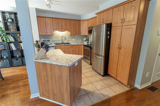49 Summit Trail, Townhouse with 3 bedrooms, 2 bathrooms and 3 parking in Petawawa ON | Image 2
