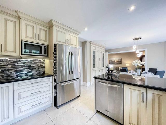 20 Canterbury Crt, House detached with 4 bedrooms, 4 bathrooms and 6 parking in Richmond Hill ON | Image 9