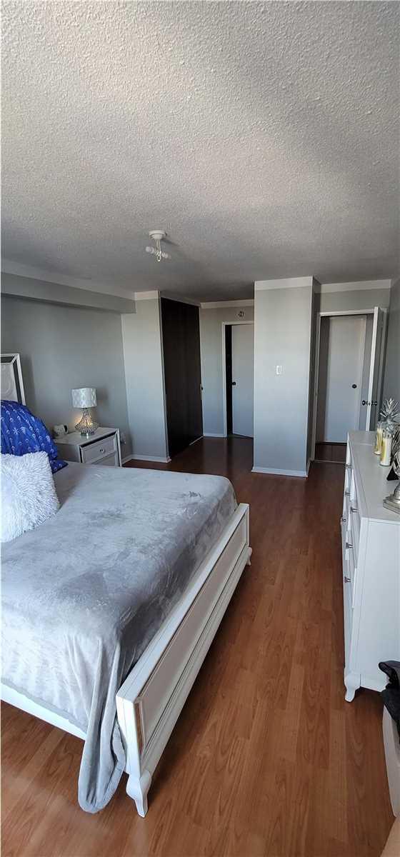 912 - 25 Kensington Rd, Condo with 2 bedrooms, 2 bathrooms and 1 parking in Brampton ON | Image 14