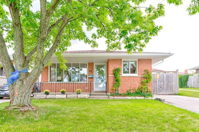43 Bosworth Cres, House detached with 4 bedrooms, 2 bathrooms and 4 parking in Kitchener ON | Image 1