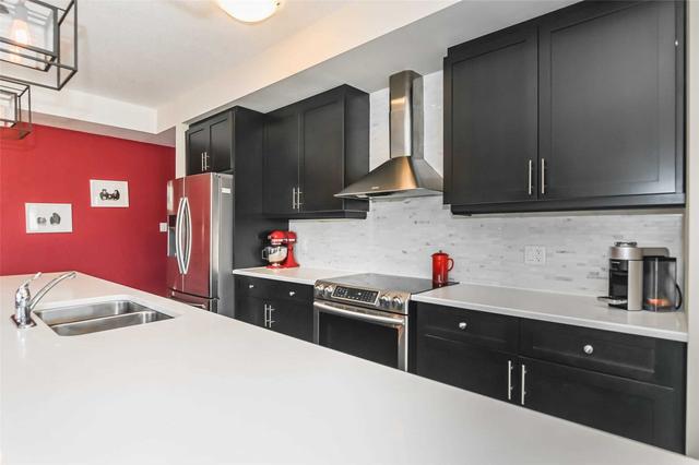 39 Kay Cres, Townhouse with 2 bedrooms, 3 bathrooms and 2 parking in Guelph ON | Image 3