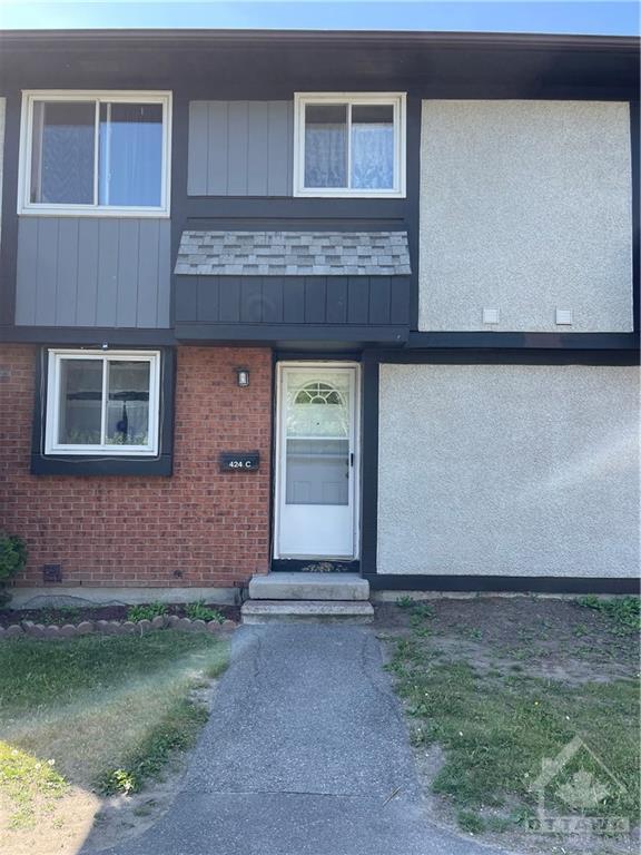 424 Moodie Drive, Townhouse with 3 bedrooms, 2 bathrooms and 1 parking in Ottawa ON | Image 1