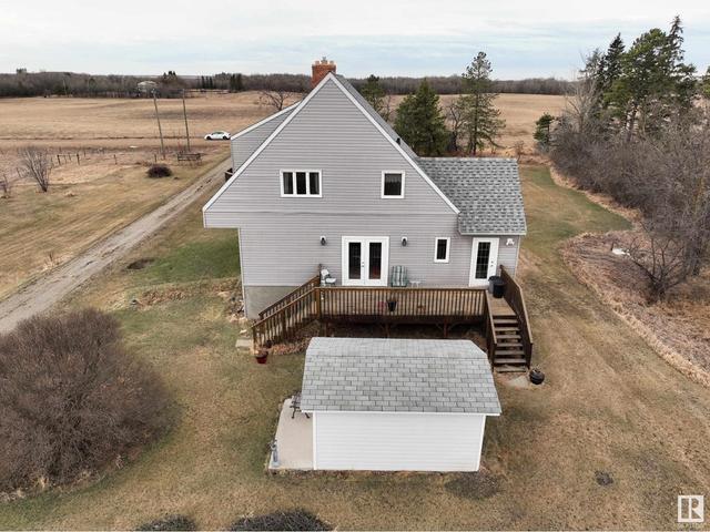 48451 Rr223, House detached with 3 bedrooms, 2 bathrooms and null parking in Camrose County AB | Image 3