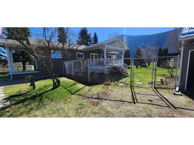 1480 Carson Road, House detached with 3 bedrooms, 3 bathrooms and null parking in Kootenay Boundary D BC | Image 36