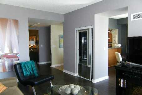 th318 - 36 Lee Centre Dr, Townhouse with 2 bedrooms, 2 bathrooms and 1 parking in Toronto ON | Image 3