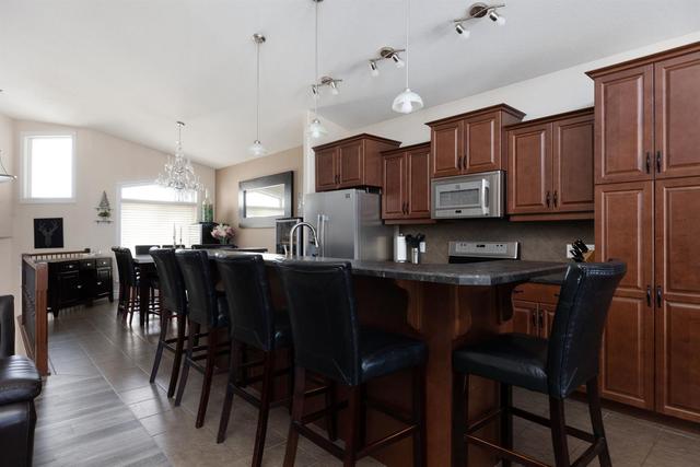 437 Walnut Crescent, House detached with 4 bedrooms, 3 bathrooms and 4 parking in Wood Buffalo AB | Image 6