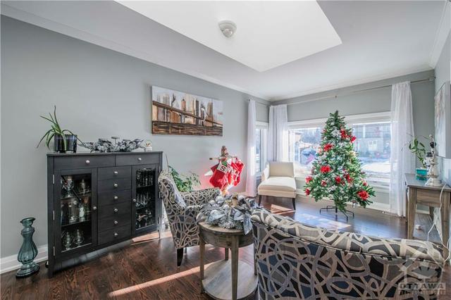 1953 Queensdale Avenue, House detached with 4 bedrooms, 4 bathrooms and 6 parking in Ottawa ON | Image 4
