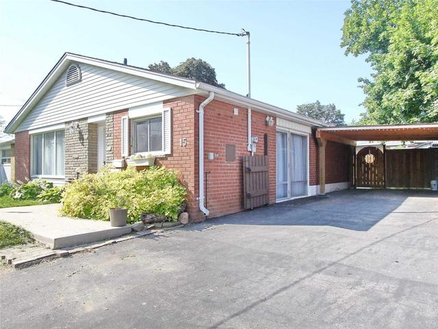 15 Fairfield Ave E, House detached with 3 bedrooms, 2 bathrooms and 6 parking in Brampton ON | Image 3