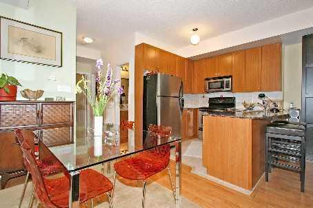 th27 - 70 Carr St, Townhouse with 2 bedrooms, 1 bathrooms and null parking in Toronto ON | Image 5