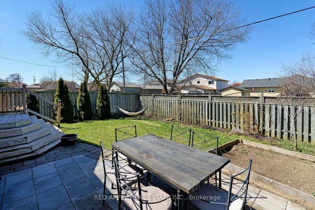 17 Leckie Ave W, House detached with 3 bedrooms, 3 bathrooms and 5 parking in Hamilton ON | Image 29