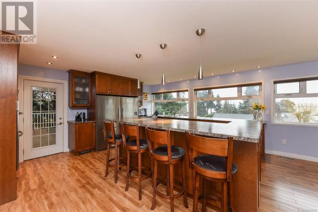 3828 Laurel Dr, House detached with 4 bedrooms, 2 bathrooms and 6 parking in Comox Valley A BC | Image 11