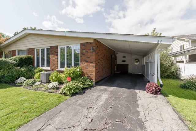 23 Greendale Dr, House semidetached with 3 bedrooms, 2 bathrooms and 4 parking in Hamilton ON | Image 1