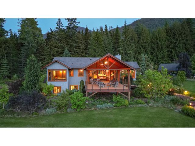 6890 Harrop Procter Road, House detached with 3 bedrooms, 3 bathrooms and 8 parking in Central Kootenay E BC | Image 1