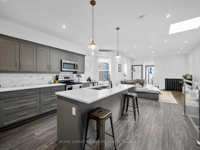 2243 Dundas St W, House attached with 4 bedrooms, 4 bathrooms and 2 parking in Toronto ON | Image 1