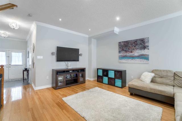 10 Daniel Reaman Cres, House attached with 3 bedrooms, 3 bathrooms and 3 parking in Vaughan ON | Image 26