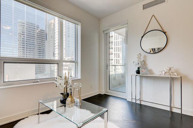 1701 - 88 Scott St, Condo with 1 bedrooms, 1 bathrooms and 0 parking in Toronto ON | Image 2