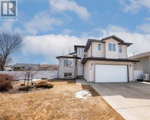 156 Aubrey Close, House detached with 5 bedrooms, 3 bathrooms and 2 parking in Red Deer AB | Card Image