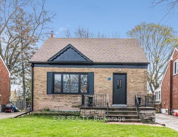 15 Burritt Rd, House detached with 3 bedrooms, 2 bathrooms and 6 parking in Toronto ON | Image 1