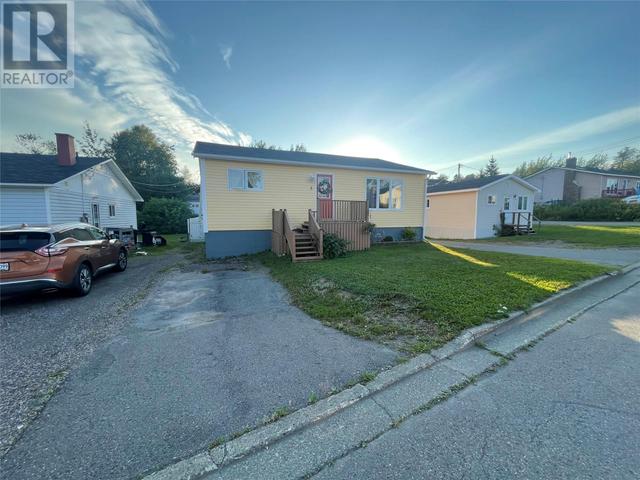 3 Wheeler's Avenue, House detached with 5 bedrooms, 2 bathrooms and null parking in Grand Falls-Windsor NL | Image 2