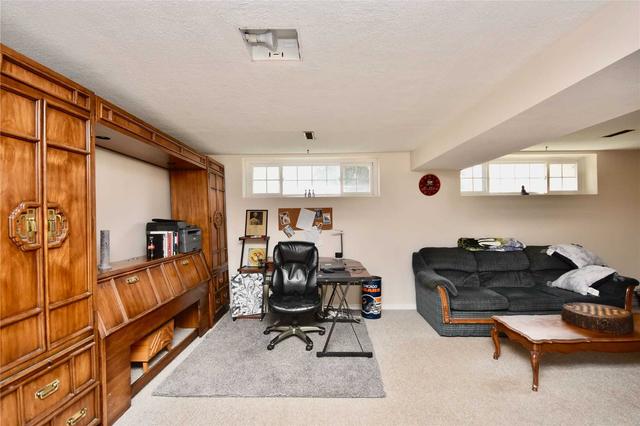 24 Cynthia Crt, House detached with 3 bedrooms, 2 bathrooms and 5 parking in Barrie ON | Image 5