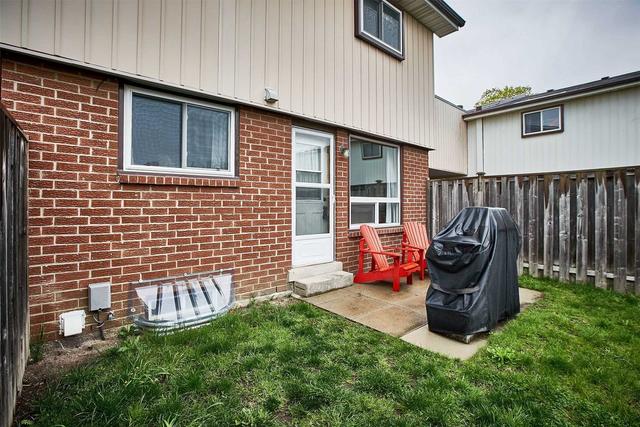 120 - 120 Nonquon Rd, Townhouse with 3 bedrooms, 1 bathrooms and 1 parking in Oshawa ON | Image 18