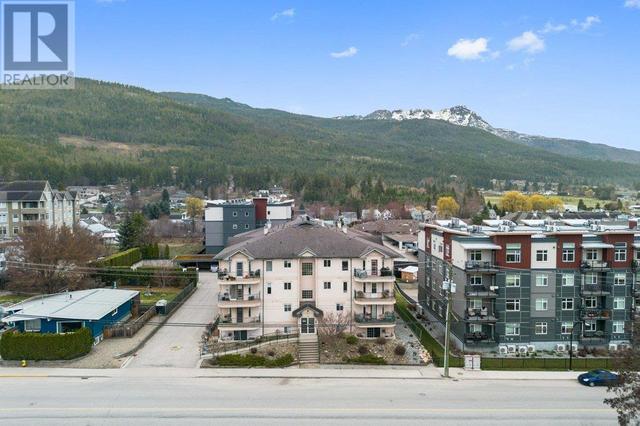 302 - 160 5 Avenue Sw, Condo with 2 bedrooms, 2 bathrooms and 1 parking in Salmon Arm BC | Image 2