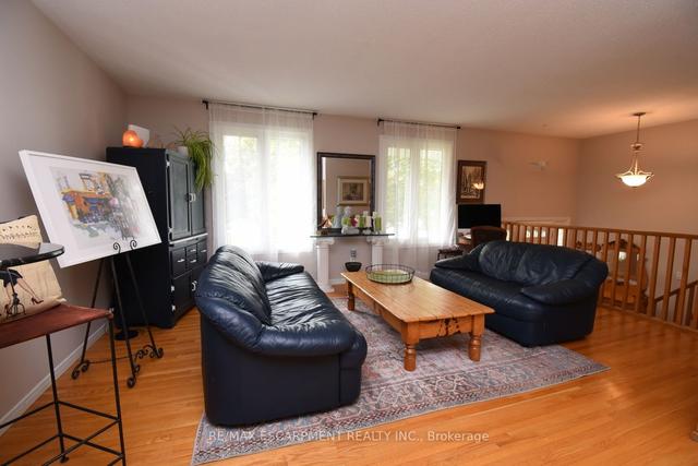 18 Ilona Crt, House detached with 3 bedrooms, 2 bathrooms and 5 parking in Brantford ON | Image 31