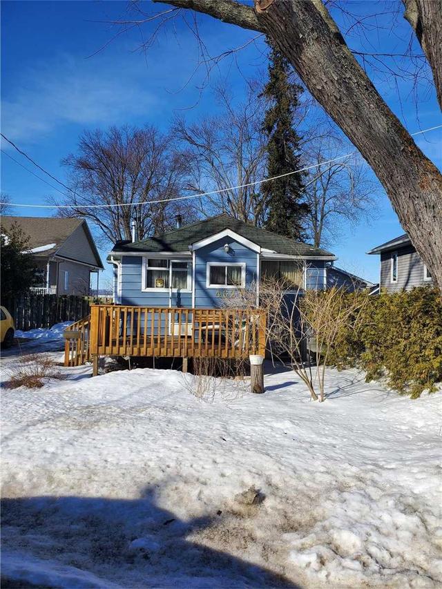 462 Lake Dr S, House detached with 2 bedrooms, 1 bathrooms and 4 parking in Georgina ON | Image 2
