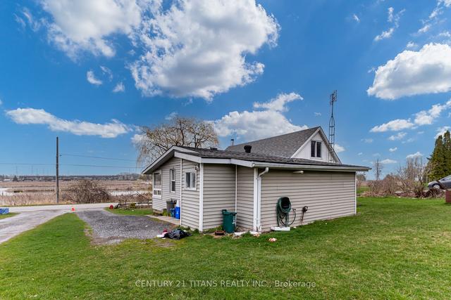 130 West Beach Rd, House detached with 2 bedrooms, 1 bathrooms and 4 parking in Clarington ON | Image 22