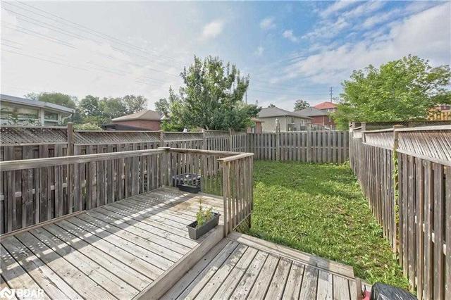 245 Stanley St, House attached with 3 bedrooms, 3 bathrooms and 3 parking in Barrie ON | Image 32